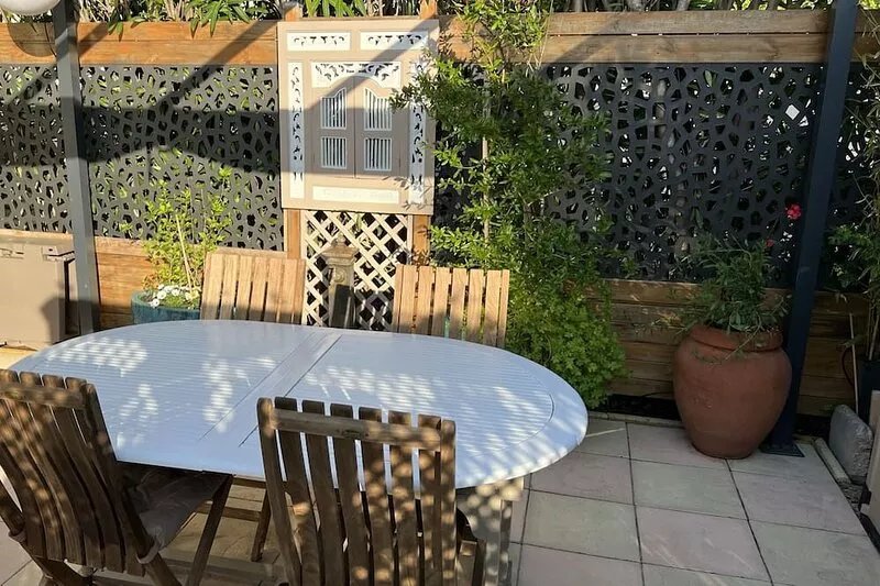 Mobilhome with terrace and private parking in a leisure residence.