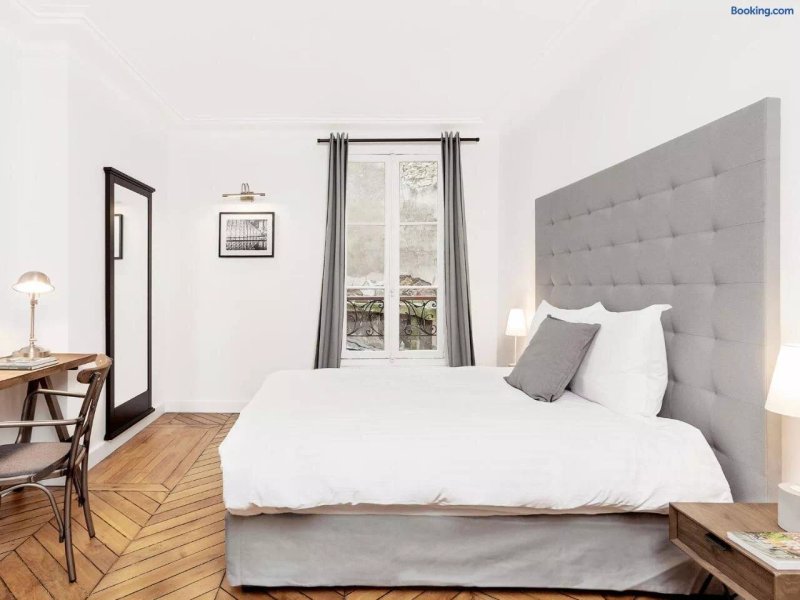 The Residence - Luxury 4 Bedroom Paris Center 2 & 4