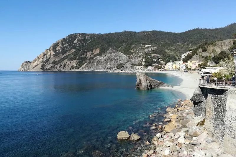 Home by the sea (Rainbow Home), via 4 novembre 15, first floor.