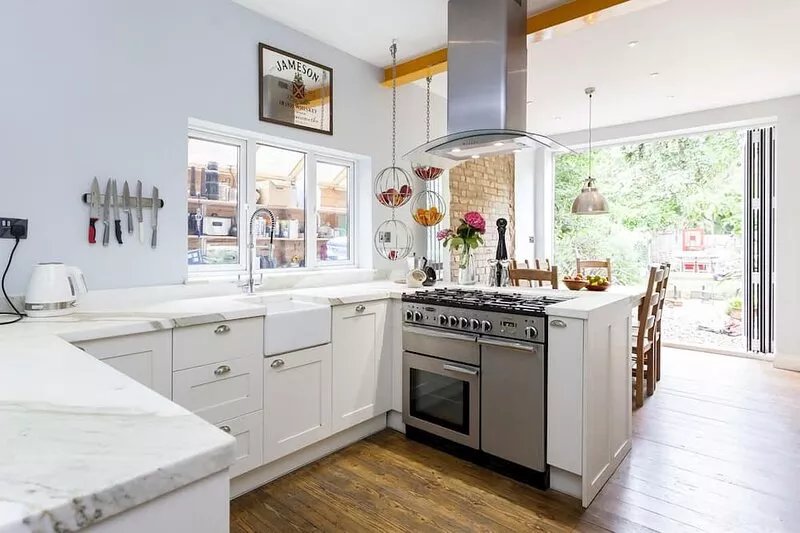 WOW 5 bed town house N22 | Sleeps up to 16 |  FREE breakfast | 5 mins to tube