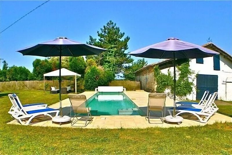Old farmhouse renovated with pool 15 km from Hossegor