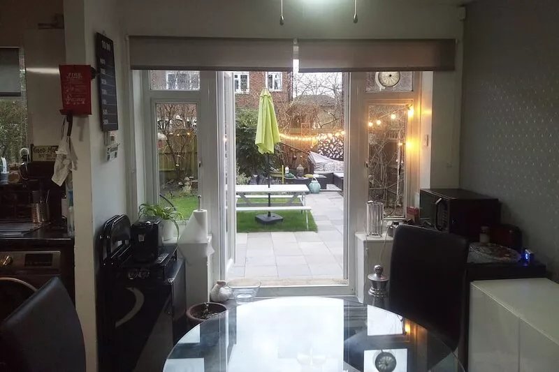 2 bed sleeps 4/5 people! Garden excellent to the city 20 mins direct