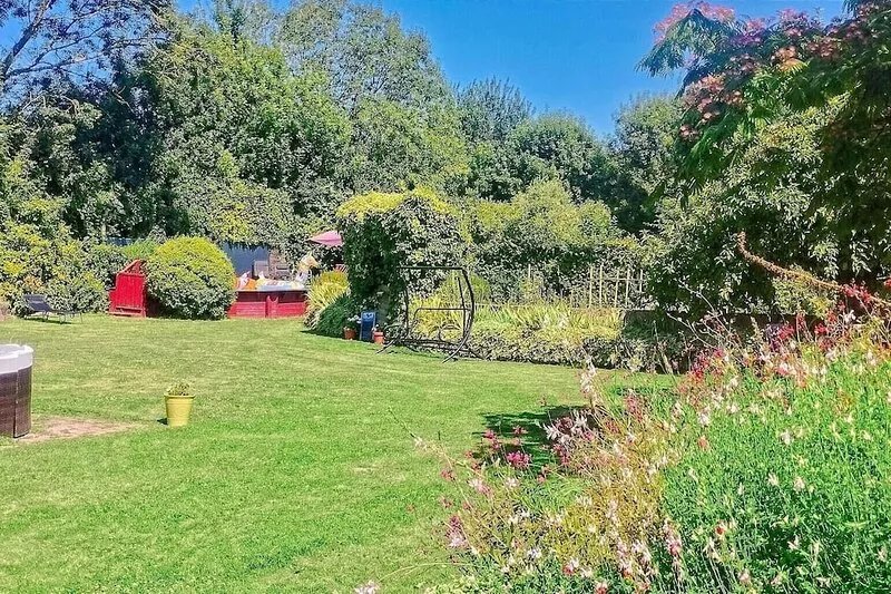 Former Wine Cellar, leisure area with pool
