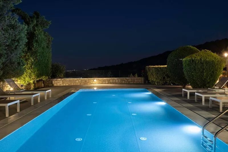 Panoramic sea views! Full privacy and only 4km away from the beach and the city!