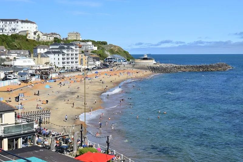 Great location, close to Ventnor beach and town. Perfect for families.