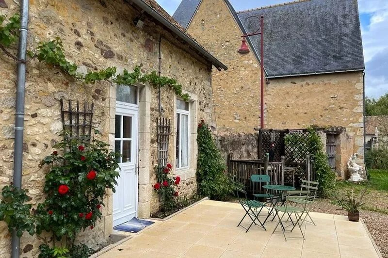 PRESBYTERY: SPIRITUAL-REPOSANT:Property in the countryside, close to footpaths