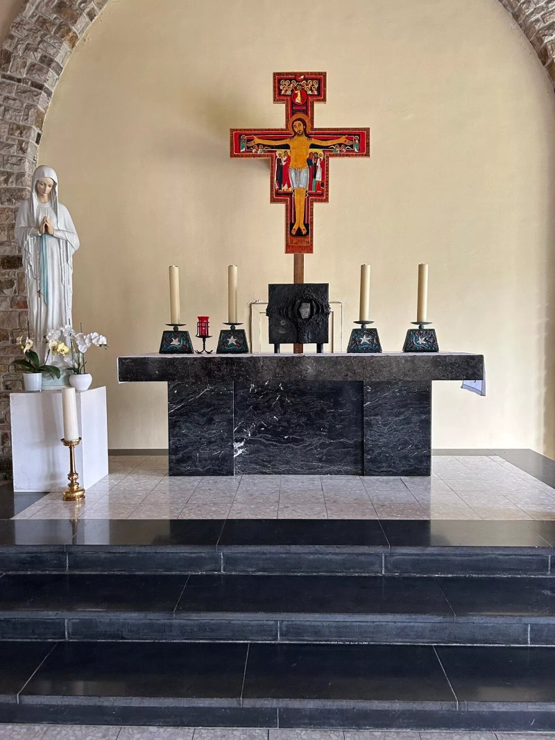 Onze-Lieve-Vrouw van Banneux, Maagd der Armenkerk