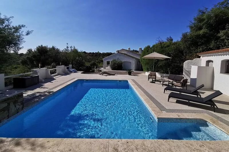 Air-conditioned villa with 28° pool, close to the sea, shops and Ste Maxime!