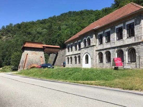 Stara Hut u Adamova