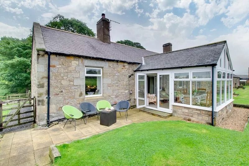 Burn Bank Cottage - Two Bedroom House, Sleeps 4