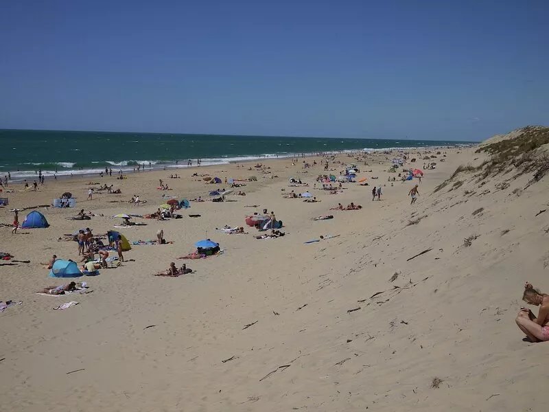 Heated, private pool, free Wi-Fi & UK TV, spacious accommodation for 8 people