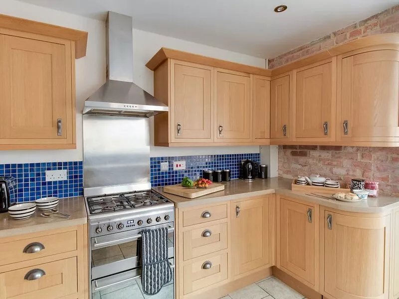 SANDSFOOT REST, pet friendly, country holiday cottage in Weymouth