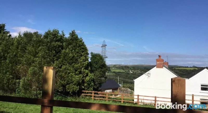 Tre Neddyn Farm House