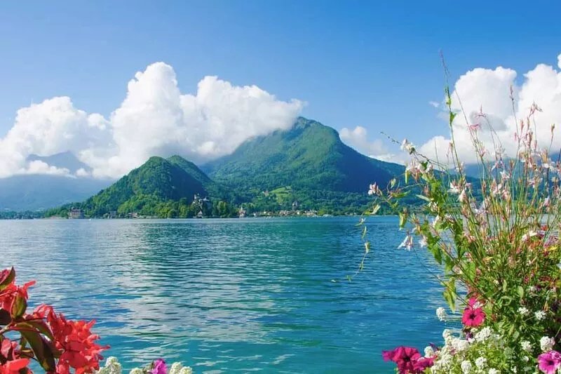 Chalet near Lake Annecy beach wifi jacuzzi private parking pets welcome