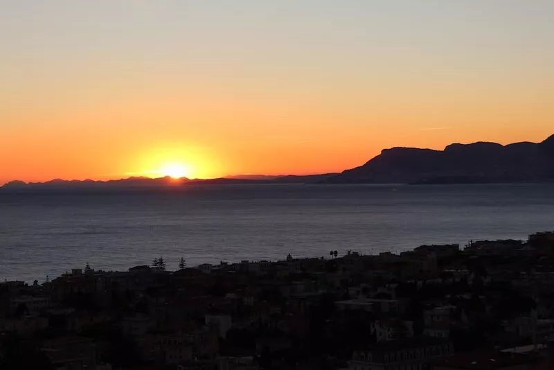 Quiet, comfortable apartment just 10 minutes from the beach