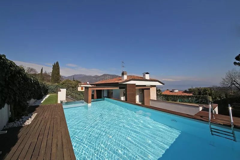 SINGLE VILLA ELENA 3 BEDROOMS 2 BATHROOMS GARDEN AND PRIVATE POOL