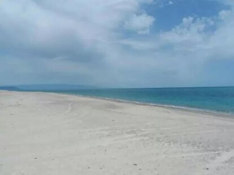 Spacious 10 bed town house 250 metres from the beach