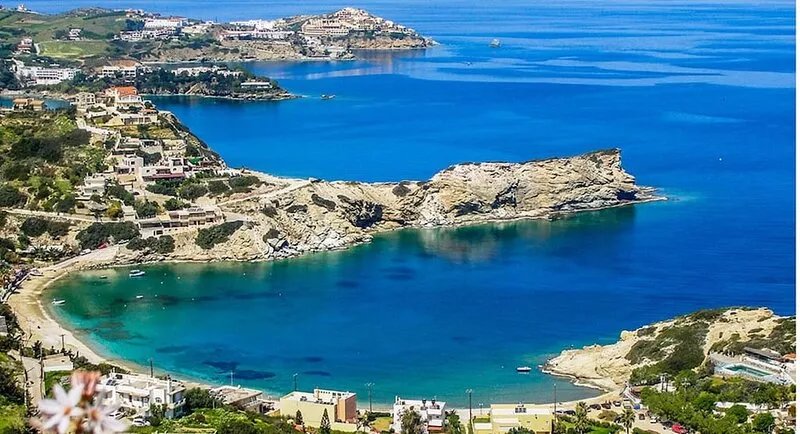 Dream apartment in a top location directly on the beach, with beautiful sea