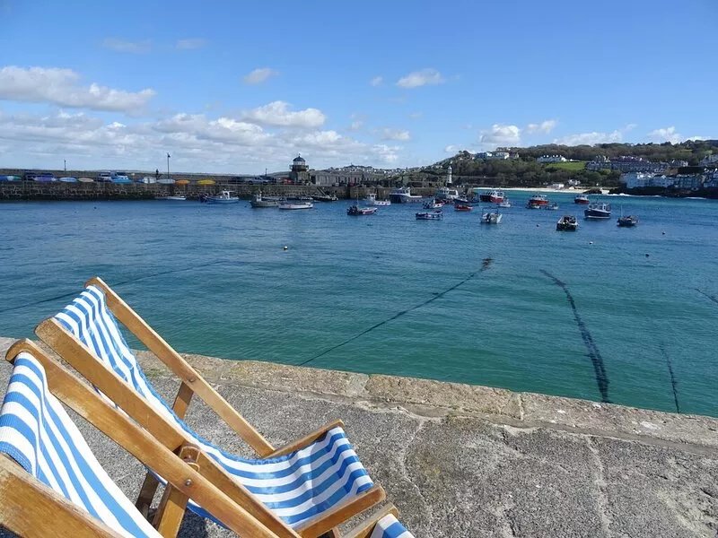 Mr Blue Sky -  a cottage that sleeps 6 guests  in 2 bedrooms