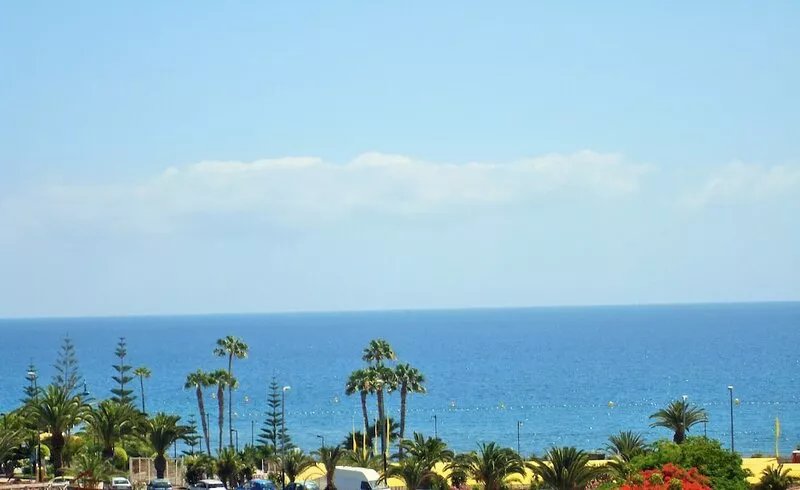 Spacious 1 bed Sea View Apartment close to beach and all amenities (sleeps 2)