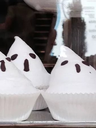 Martina de Zuricalday Pastry Shops