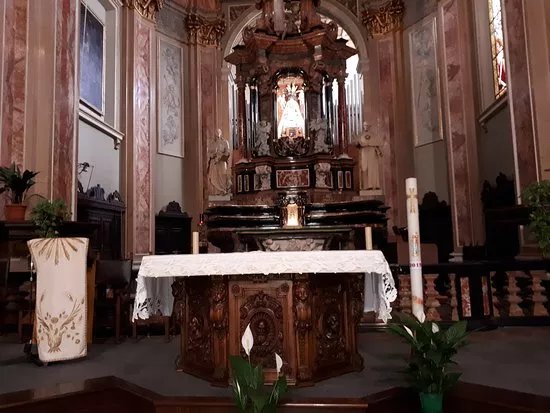 Chiesa SS. Trinita e Santa Maria al Monserrato