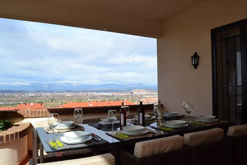 "La Prensa" A privileged place where wine culture is sipped.