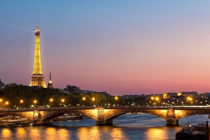 Exceptional 130 m2, panoramic view of Paris, between Paris and Versailles