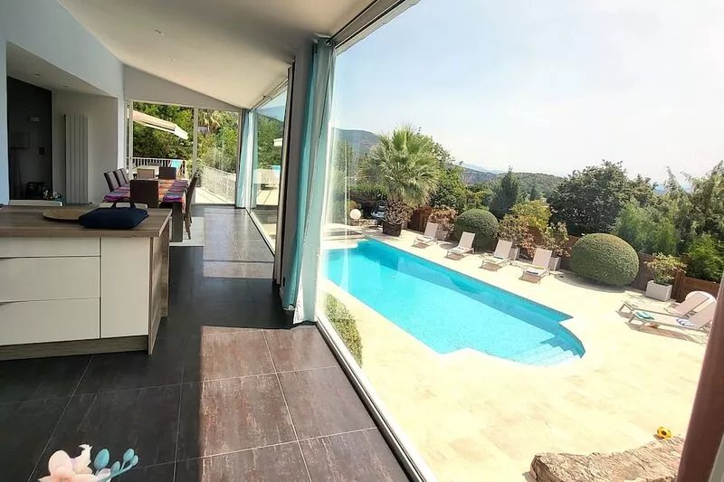ELEGANT VILLA, private  heated pool, not overlooked, magnificent sea view