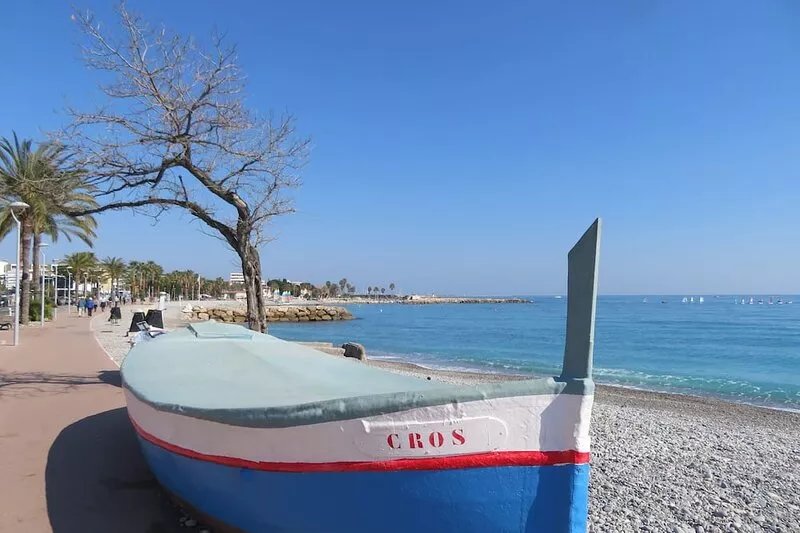Villa 3 p seaview quiet& close to the sea garden pool terrace spring 600 €/week