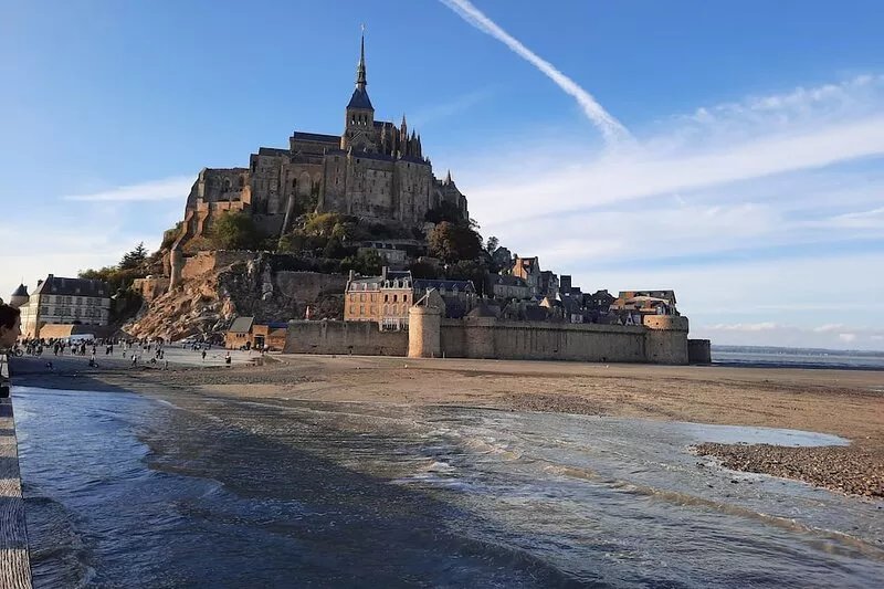 18th century manor located on the edge of a quiet village near Mont St Michel