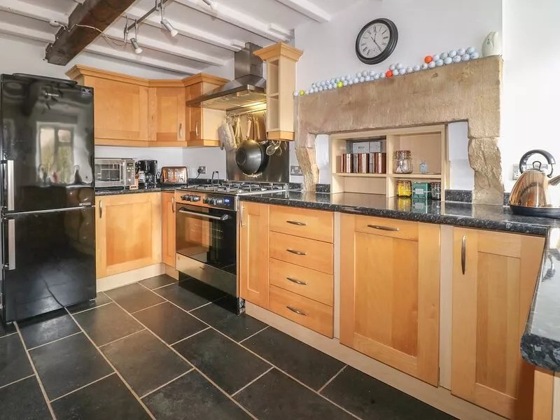 LAVENDER COTTAGE, pet friendly, character holiday cottage in Duffield