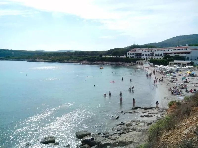 BRIGHT APARTMENT WITHIN WALKING DISTANCE FROM THE SEA