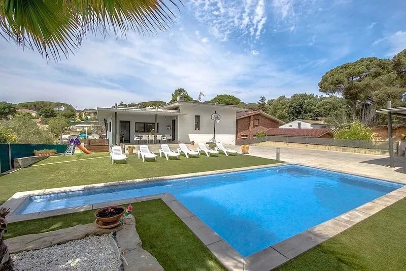 Modern Marvel - 26km to Costa Brava beaches!