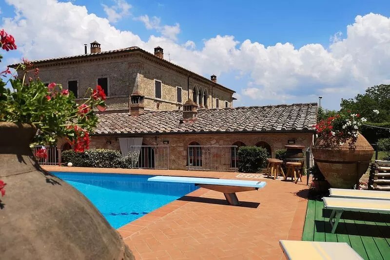 Beautiful rustic villa in Tuscany in Monteriggioni, between Siena and Florence.