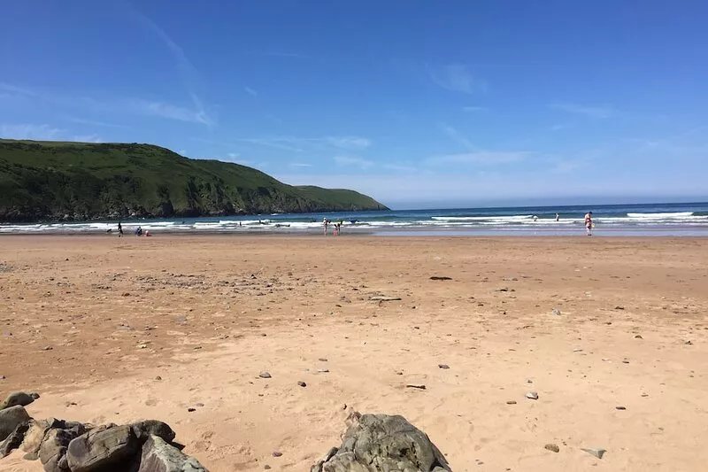 Historical Chapel Cottage. Professional Tennis Court, sea views, close to beach