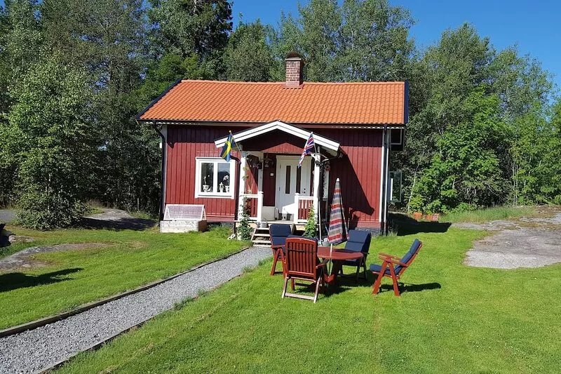 Holiday home in Åmmeberg at Vättern with beautiful natural environment for