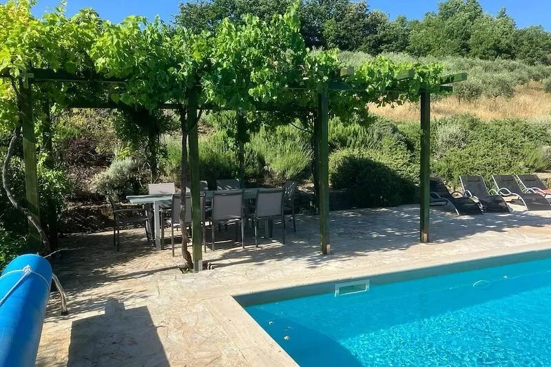Country house, heated pool, 4 en-suite bedrooms, stunning views sleeps 8 wi-fi