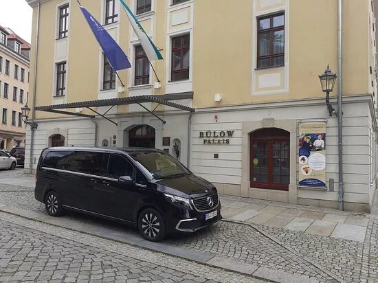 Chauffeur Service 8x8