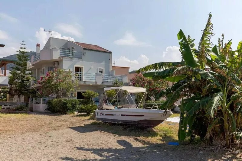 Amazing Beachfront Villa, Aeolian Islands View And Direct Access To The Beach