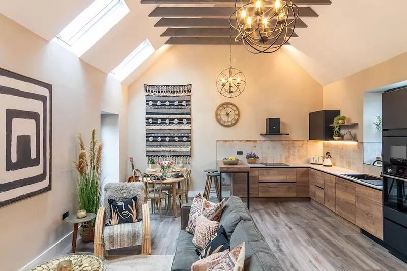 Beautifully restored stables with hot tub