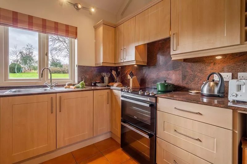 Charming cottage in beautiful private countryside with a boating lake - The