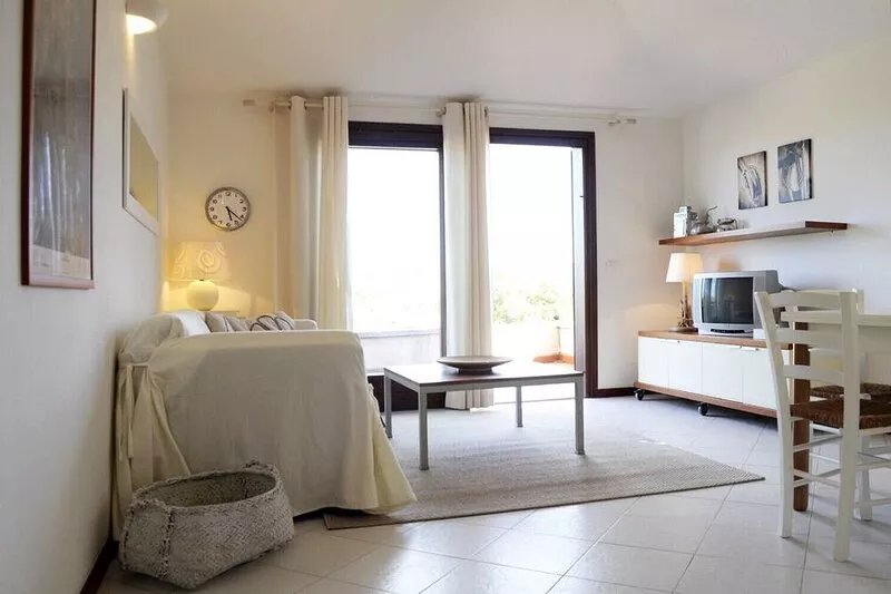 Essential and original seaside apartment in San Teodoro