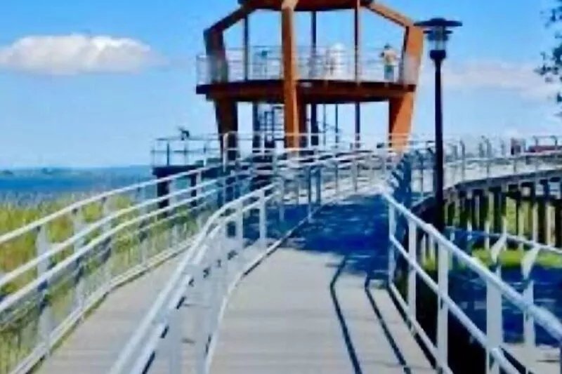 Close to the water, sauna, fireplace, fenced property, for dogs and families