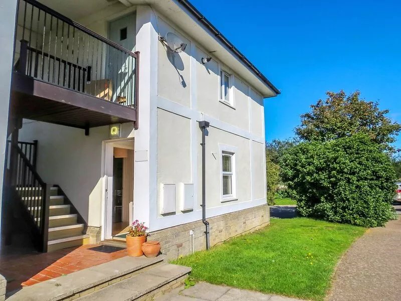 17 Britten Close - sleeps 2 guests  in 1 bedroom