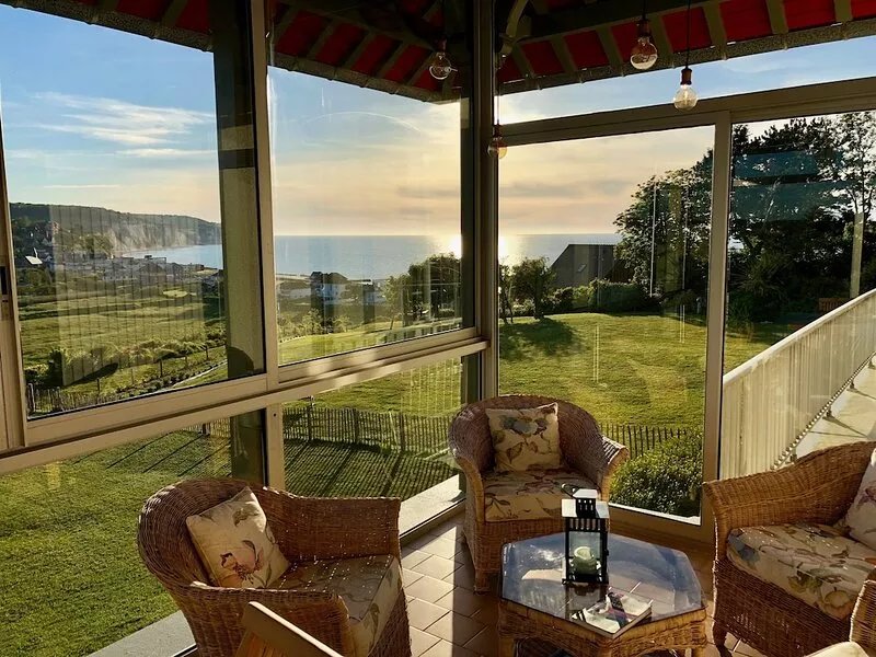 Grand Duplex ****, Sea View, 5 bedrooms, linen provided, private garden