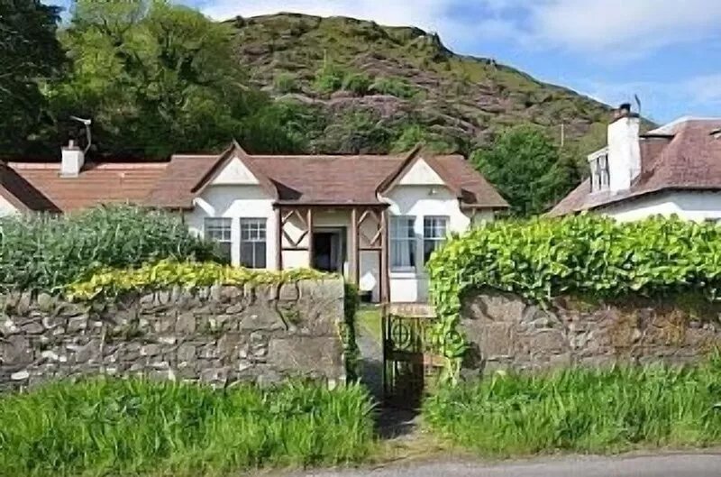Lochside Cottage With Sea Views