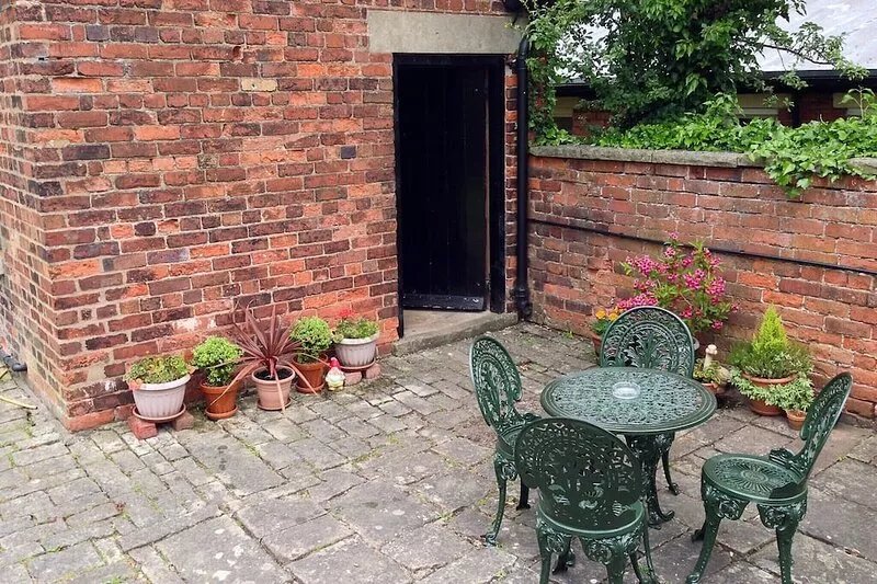Jug And Glass Cottage