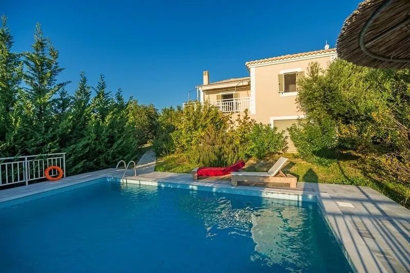 Lovely two bedroom house with private pool and great views
