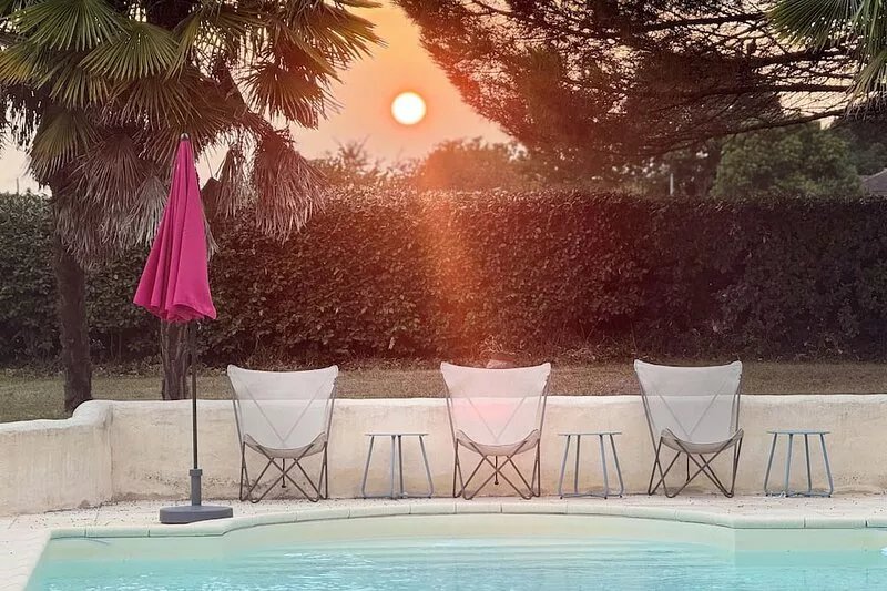 In the middle of the vineyards - Belle Maison with large pool